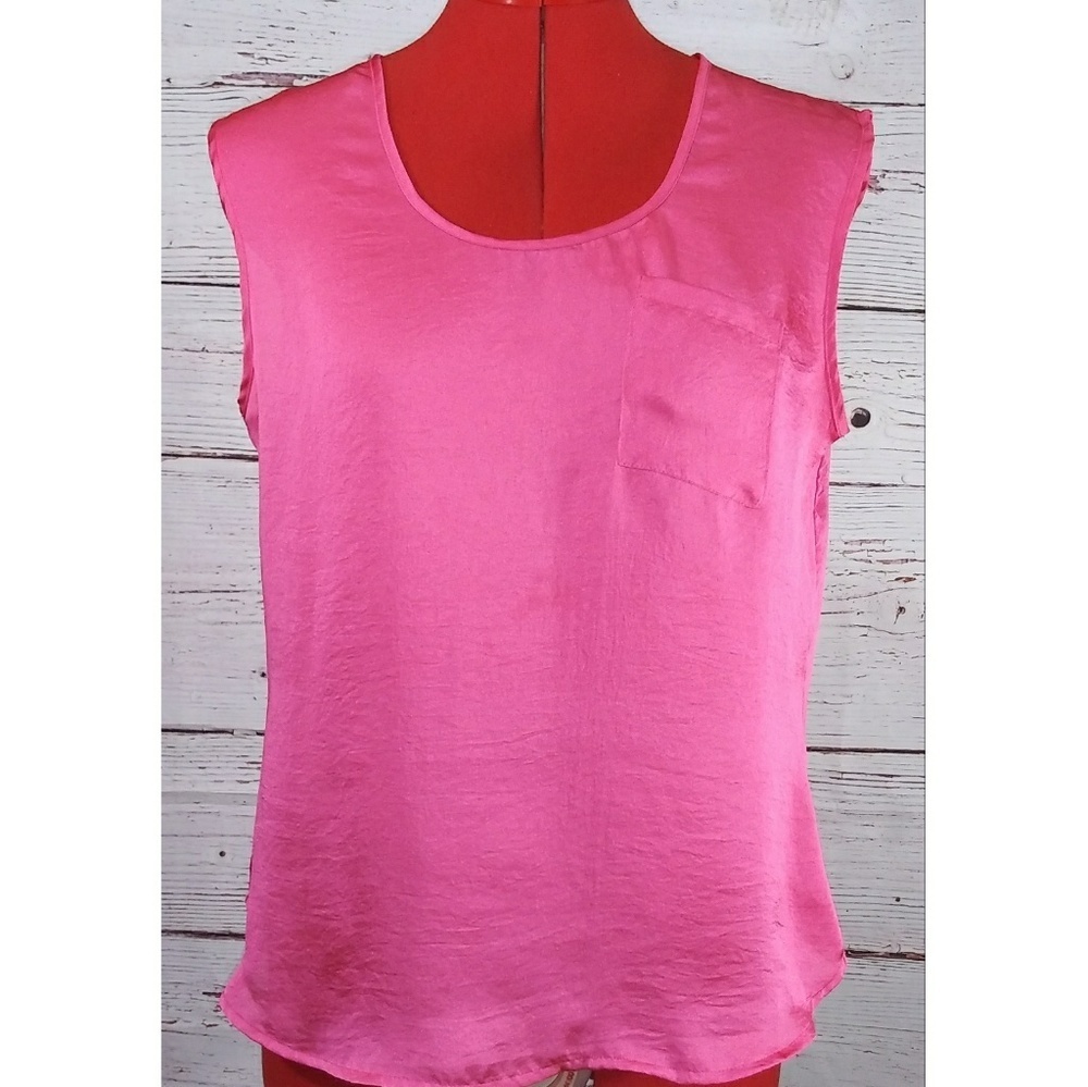 Violet & Claire Pink keyhole back Blouse Sz M